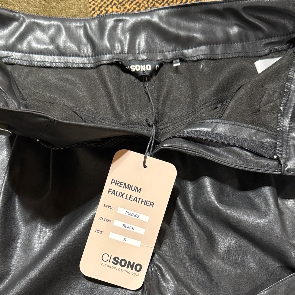 Ci Sono High Waist Pleated Faux Leather Shorts - Black - Picture 4 of 4